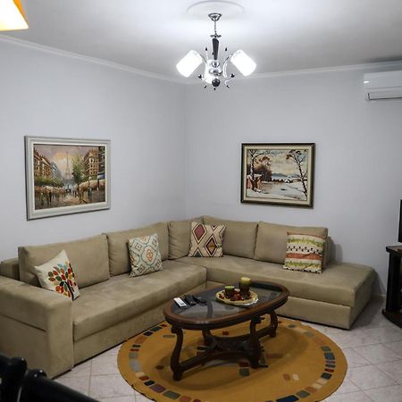Lola'S Apartament Apartman Berat Kültér fotó