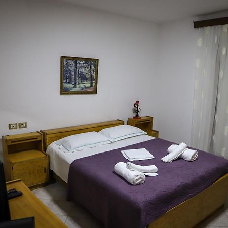 Lola'S Apartament Apartman Berat Kültér fotó