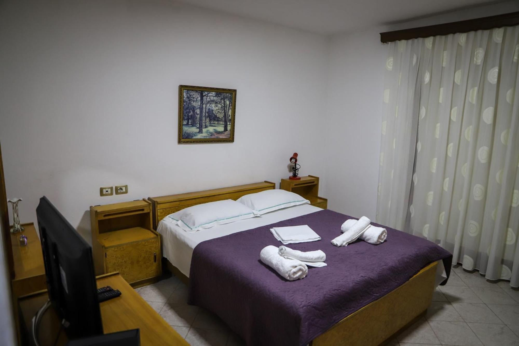 Lola'S Apartament Apartman Berat Kültér fotó