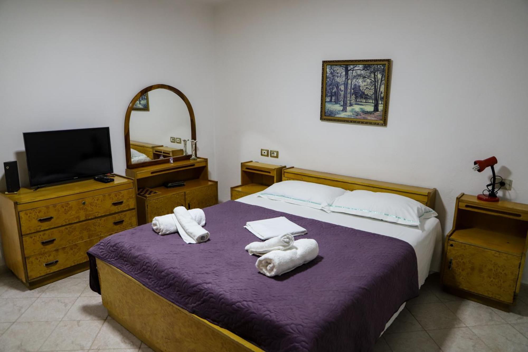 Lola'S Apartament Apartman Berat Kültér fotó
